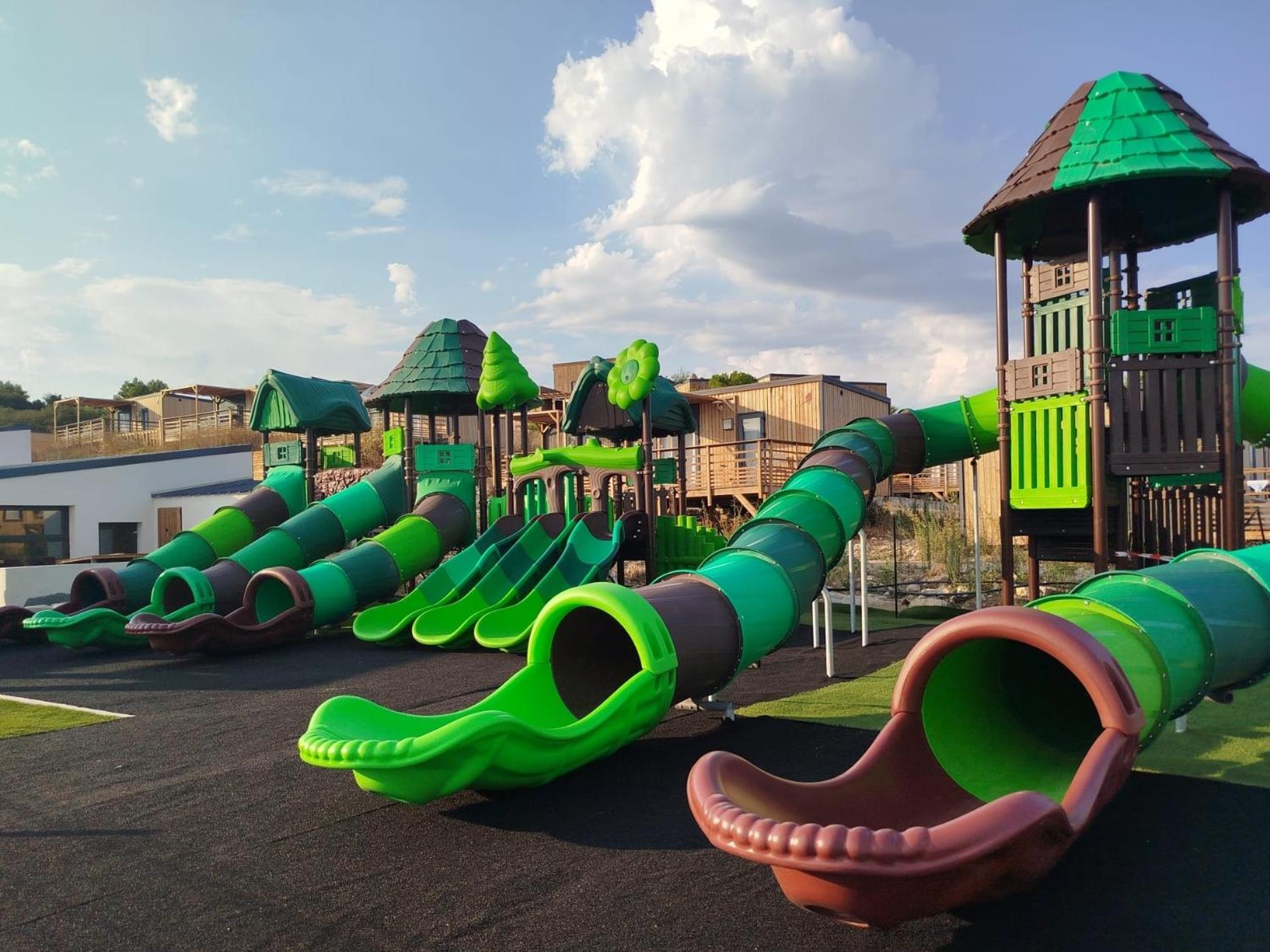 קאלביסון Camping Les Lodges Du Lagon מראה חיצוני תמונה