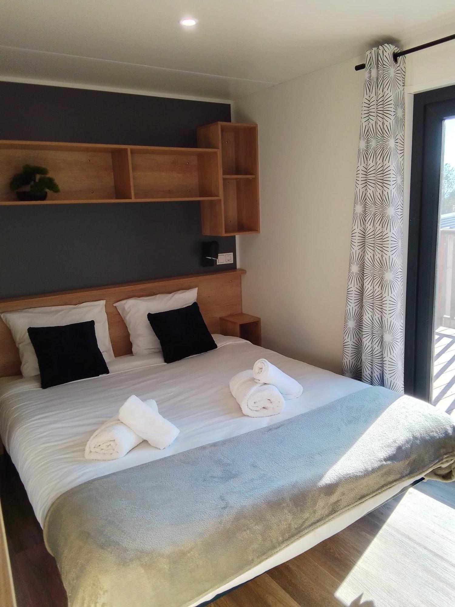 קאלביסון Camping Les Lodges Du Lagon מראה חיצוני תמונה