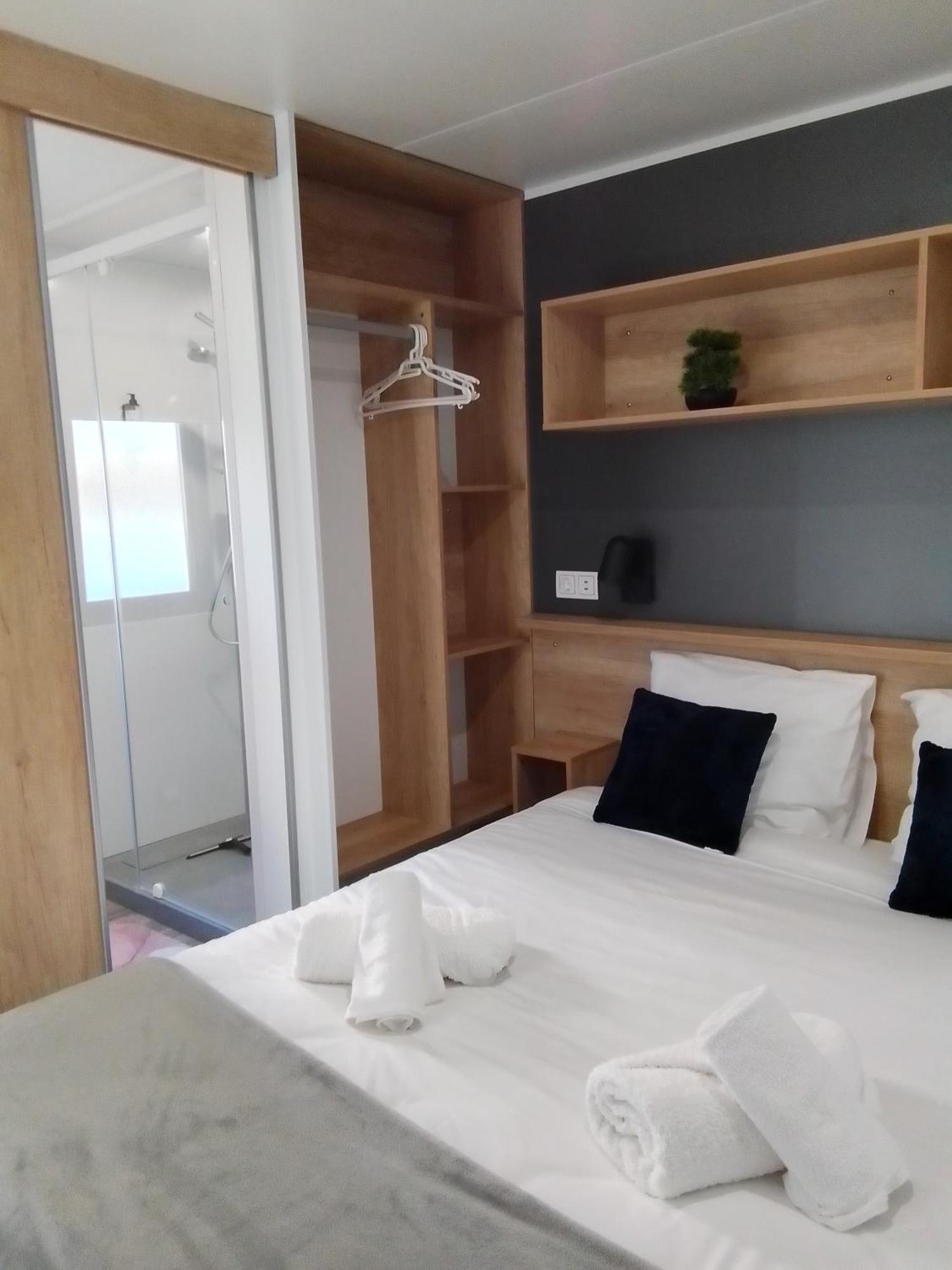 קאלביסון Camping Les Lodges Du Lagon מראה חיצוני תמונה
