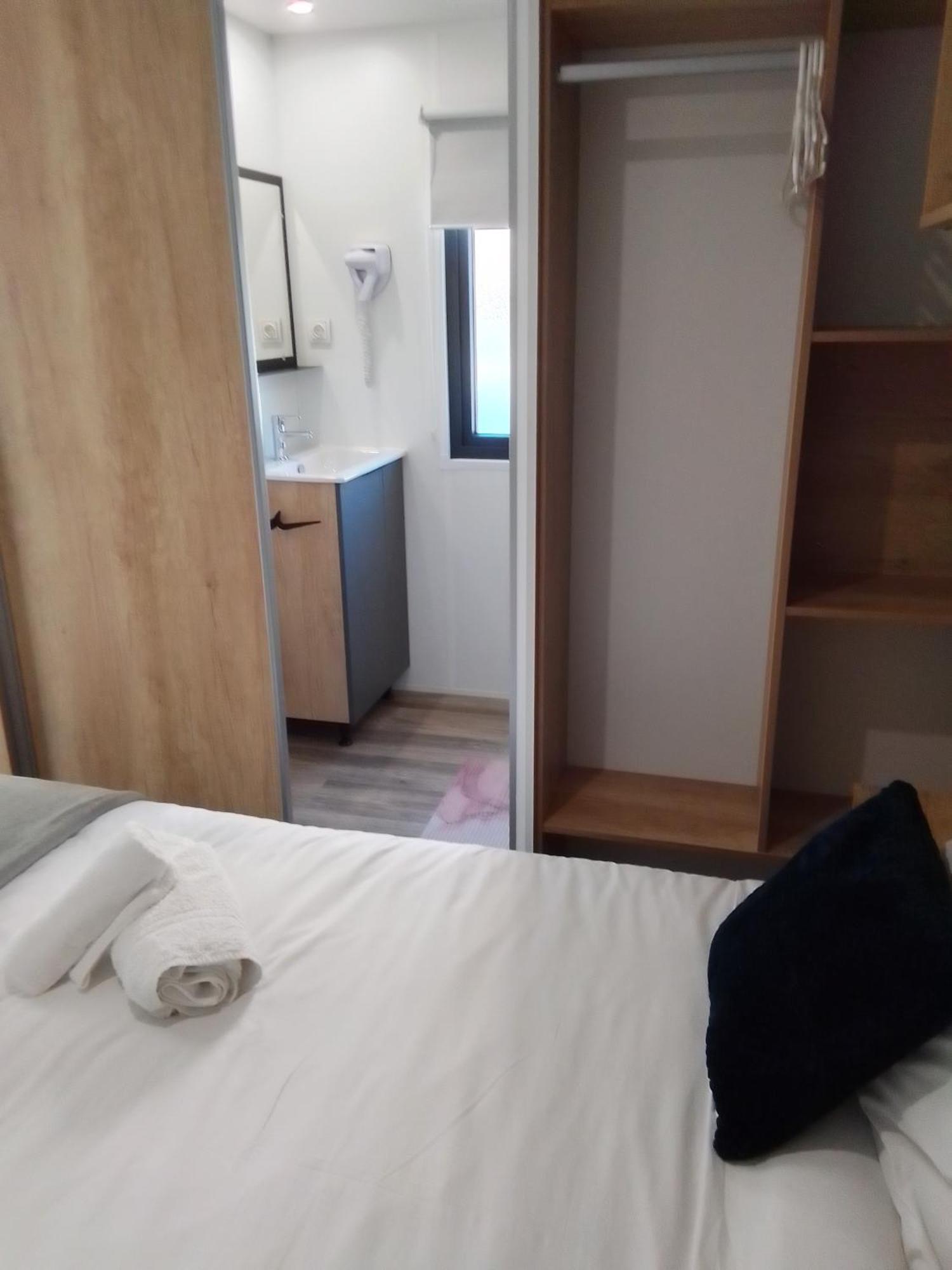קאלביסון Camping Les Lodges Du Lagon מראה חיצוני תמונה